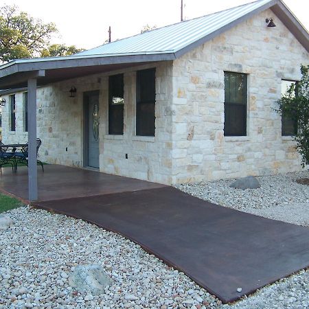 Breezy Hills Cottages - Moonlight Cottage Fredericksburg Exterior photo