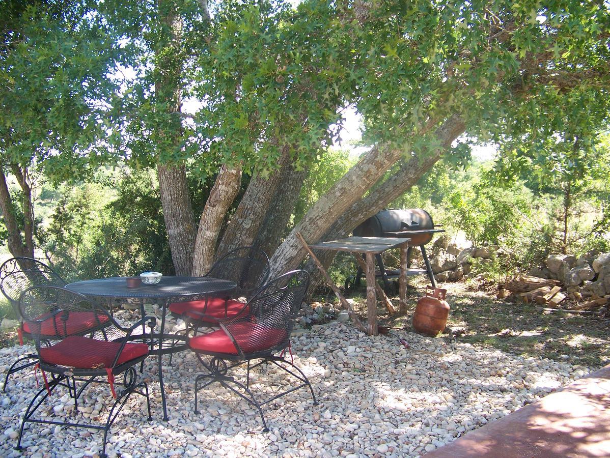 Breezy Hills Cottages - Moonlight Cottage Fredericksburg Exterior photo
