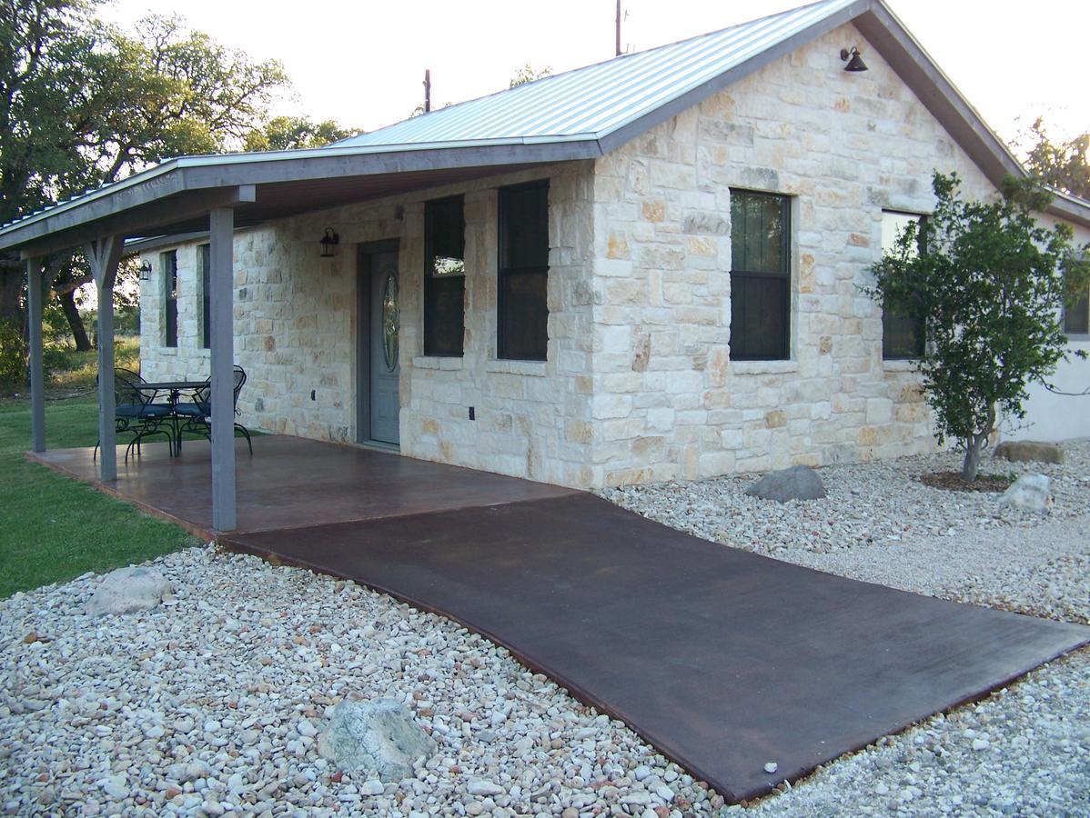 Breezy Hills Cottages - Moonlight Cottage Fredericksburg Exterior photo